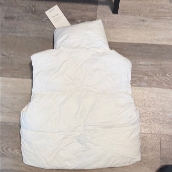 ELLEVEN Ivory Puffer Vest - Picture 4 of 7